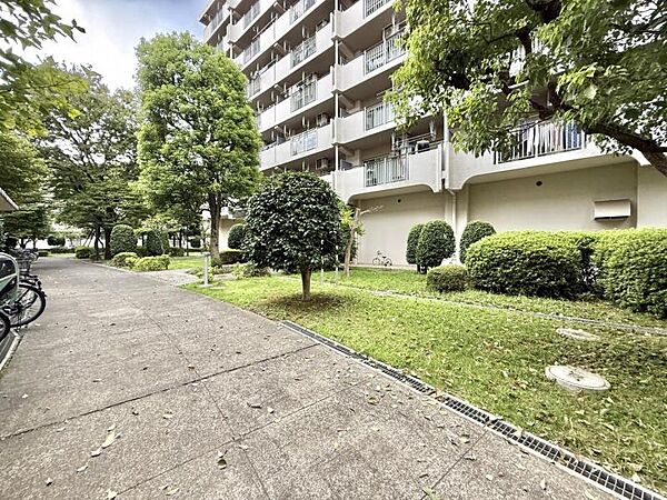 住まいの顔ともいえるエントランスは、上品で洗練された印象に仕上がっています。