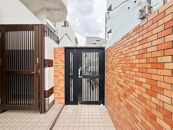 【駐輪場】　広くしっかりと区画分けされた駐輪場。管理も行き届いて使いやすそうです。
