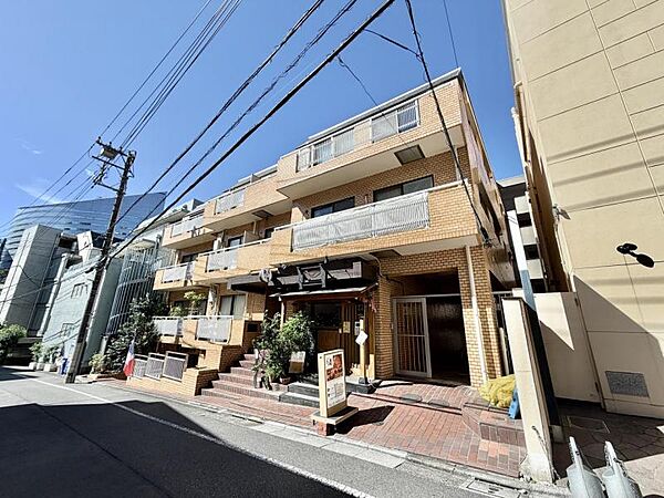 【外観】重厚感のある佇まいが魅力です。
