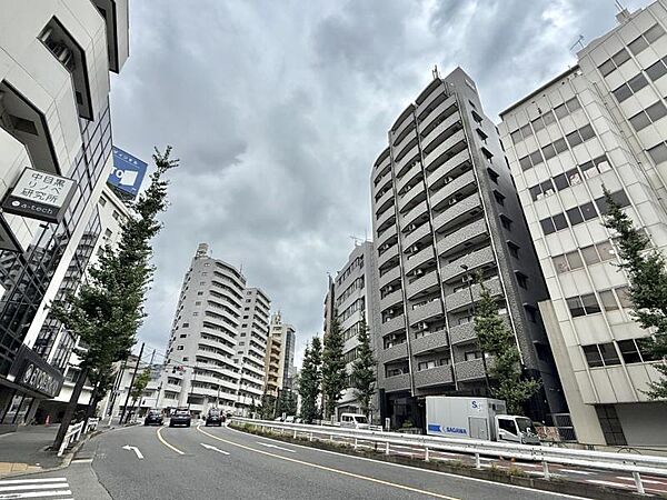 【外観】端正なフォルムが印象に残る建物デザイン。