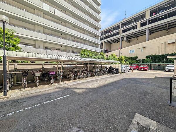 【駐輪場】　広く停めやすい駐輪場