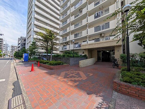【エントランス】上質な雰囲気を纏う共用スペース。