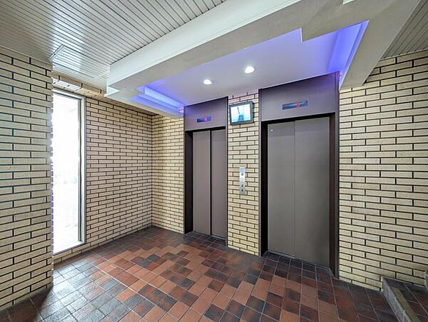 【エントランス】訪れる人を穏やかに迎え入れる空間。