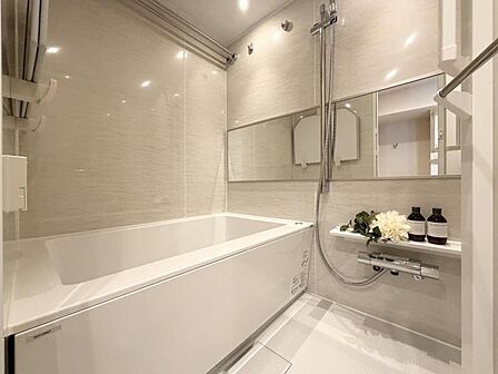 【浴室】心も体もオフになる上のリラックスタイムをお楽しみください。