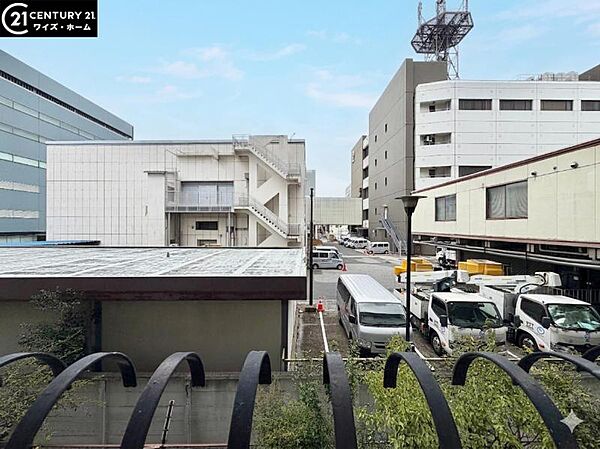 【眺望】外の気配を感じながらリラックスできる空間です。