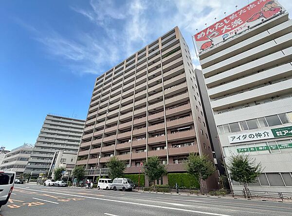 【外観】　落ち着いた色合いで、周囲の街並みに馴染む外観です。