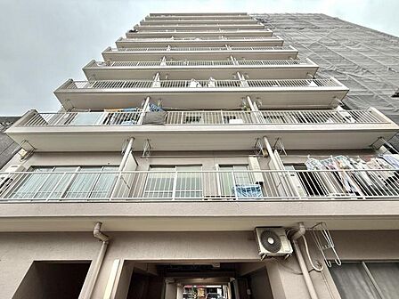 【外観】落ち着いた色調でまとめられた、落ち着きと品のある佇まい。