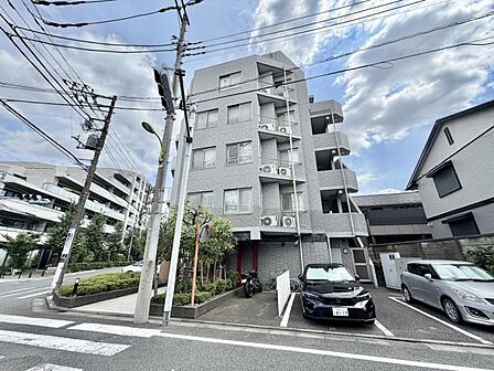 【外観】全方位に配慮された意匠美。