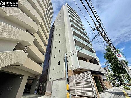 【外観】空へと伸びるシャープなライン。