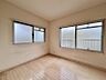 子供部屋：【洋室：5帖】2面採光であかるいお部屋です。
