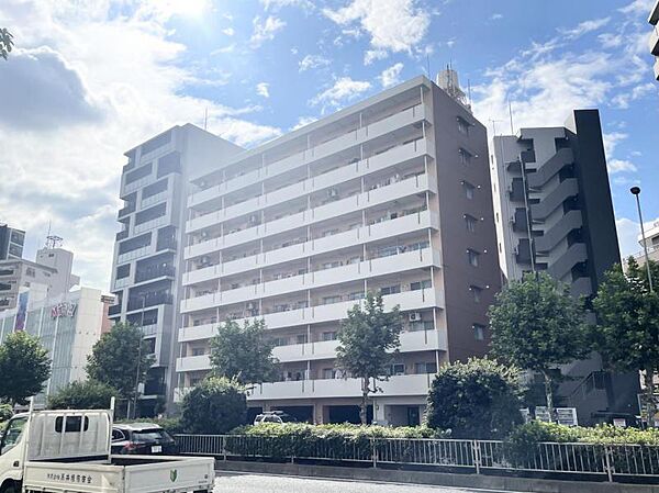 【外観】遠くからでも自分の家だとすぐ分かる。街の目印になるような建物。