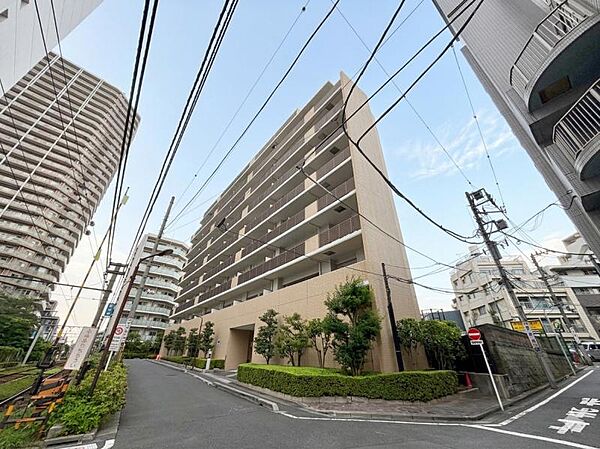 【外観】時を経ても色褪せないフォルムと、美しく維持された品格が住まう人の誇りとなる。
