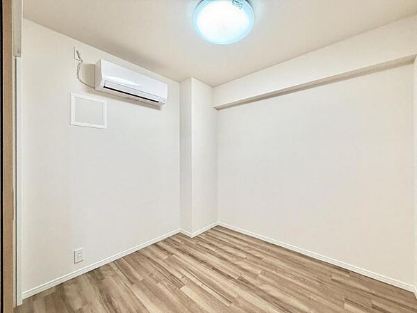 【洋室：3.8帖】独立性があり、在宅ワークにもおすすめのお部屋です。