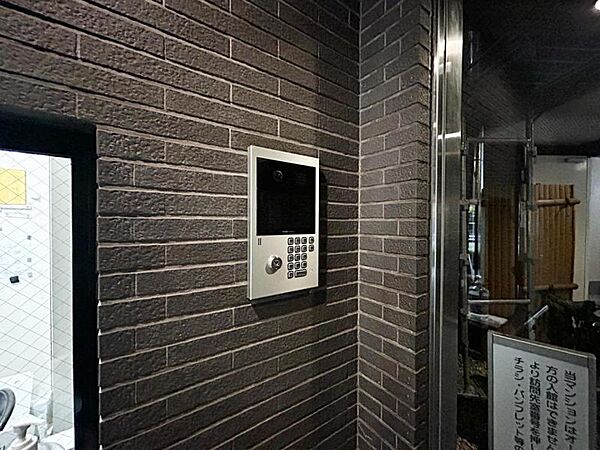 【オートロック】　オートロック・モニタ付インターホンでセキュリティ面で安心。