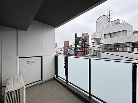 【バルコニー】 空と都心のビル群を一望できる心地良い場所です。