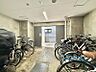 エントランス：【駐輪場】屋内自転車置き場のため雨風の影響を受けにくく、保管環境も良好です。