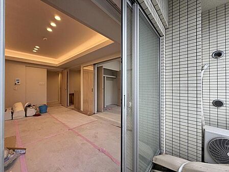 【バルコニー】開放感と爽やかな風を感じるバルコニー。