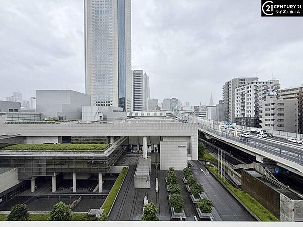 【眺望】昼は開放的なシティビュー、夜は美しいアーバン夜景を愉しむ特等席。
