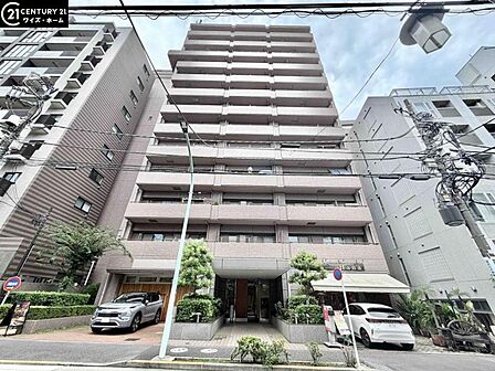 【外観】空へと伸びるシャープなライン。洗練された都市生活の象徴。
