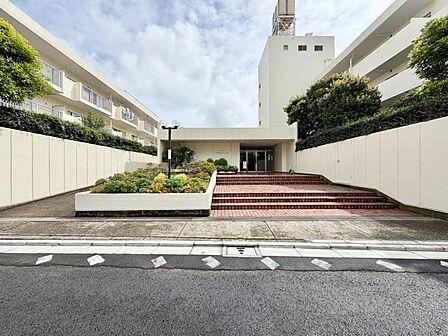 【外観】 大規模レジデンスならではの開放感。全方位に配慮された意匠美。