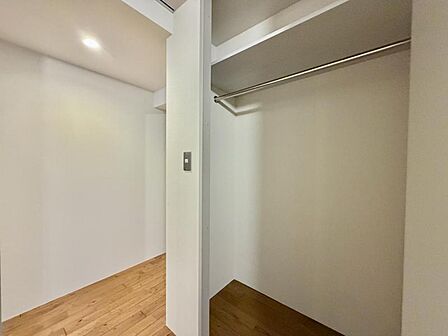【収納】洋服はもちろんのこと カバンや小物まできちんと収納が出来るのはうれしいですね