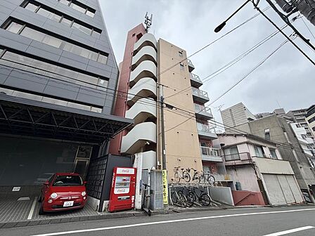 【外観】周囲の街並みに調和した外観です。