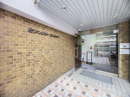 【エントランス】日常の始まりと終わりを彩る空間。