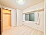 寝室：【洋室：4.7帖】　一日の疲れをいやしてくれる主寝室。時を忘れて過ごす場所として過ごせるお部屋です。