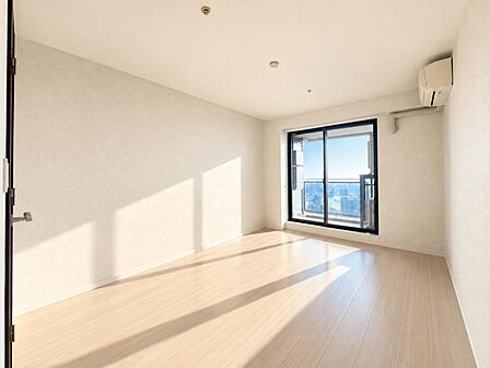 【洋室:7.8帖】 どんな家具にも調和する明るく落ち着いた内装 大切な時間を豊かに、快適にお過ごしいただけます。