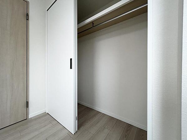 【収納】室内を有効的にお使いいただける全居室収納付き。洋服や雑貨など無駄なく収納いただけます。