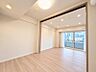 室内：【洋室：14.6帖】隣り合うリビングと一体利用も可能。ライフスタイルやシーンに合わせてお使いいただけます。