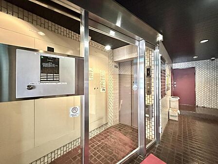 【オートロック】オートロック完備の安心感。住まう人の安全を第一に考えた設計。