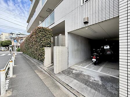 【エントランス】落ち着いた雰囲気のエントランスです。