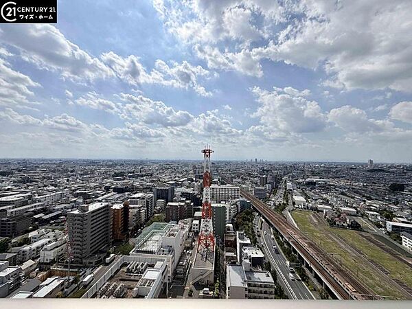 【眺望】遠くまで見渡せる開放的な眺望。日々の疲れを忘れさせてくれる景色です。