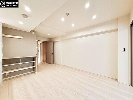 【リビング:10.7帖】あなたの家具が映える、洗練された住空間。