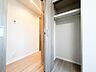 収納：【収納】　大容量の収納が各部屋にあるから、生活感をスッキリ隠せる。来客時も慌てず、日常も気持ちよく。空間に余白があると心にも余裕が生まれます。