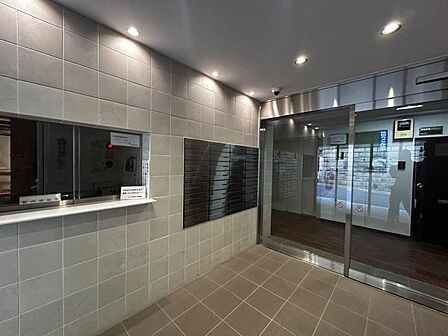 【エントランス】居住者を迎える上品な空間です。