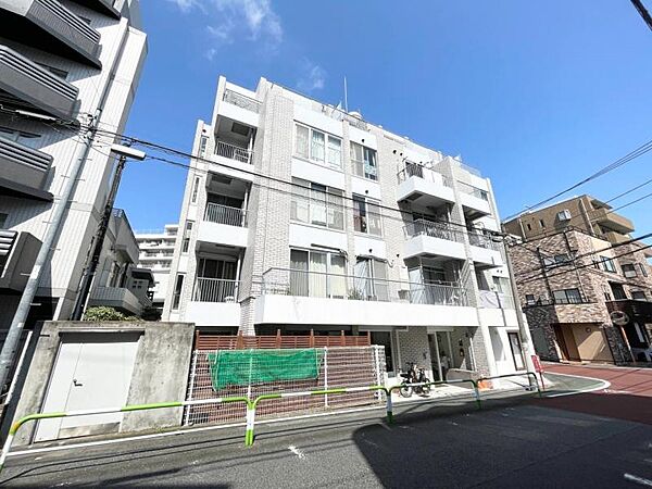 【外観】　清潔感のあるシンプルな外観が魅力的な物件です。