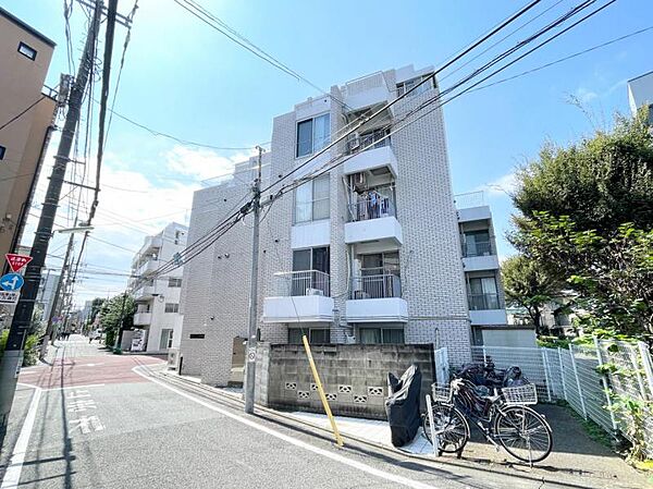 【外観】　落ち着いた色合いで、周囲の街並みに馴染む外観です。