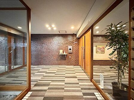 【エントランス】清潔感のある綺麗なエントランスです。