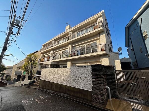 【外観】住まう誇りを再確認させる堂々たる風格。