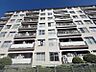外観：【外観】青空に映えるあたたかみのある外観デザイン。日々の暮らしに寄り添う穏やかな住環境。