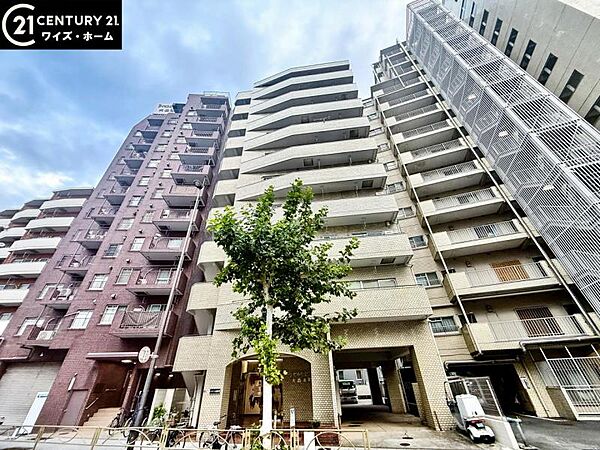 【外観】　落ち着いた色合いで、周囲の街並みに馴染む外観です。