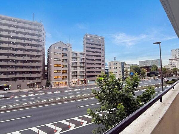 【眺望】　同じ風景が毎日365日、まったく違う顔を見せてくれる。爽快な風も毎日やさしく頬をなでてくれます。