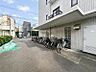 エントランス：【駐輪場】　広くしっかりと区画分けされた駐輪場。管理も行き届いて使いやすそうです。