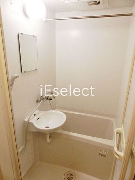 画像7:浴室乾燥付のバスルーム