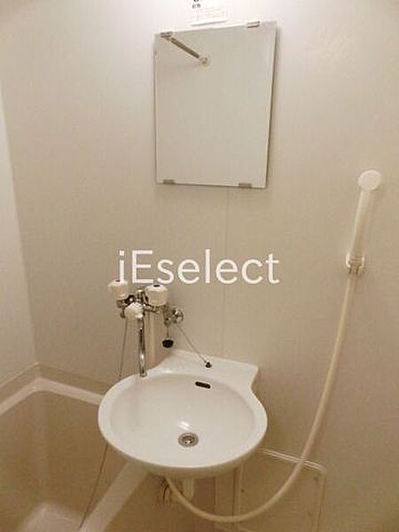 画像18:バスルームに洗面台がございます。