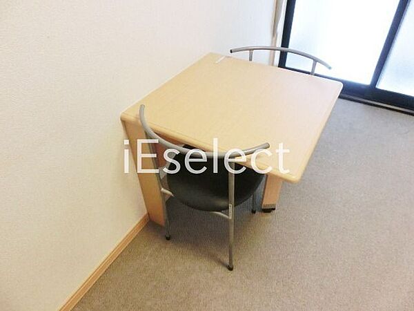 画像20:折り畳み可能なテーブルです