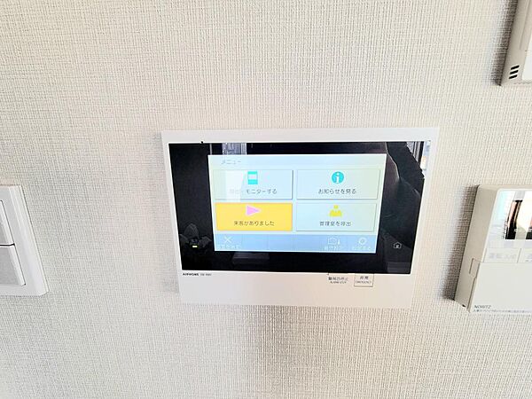 来訪者を確認できるモニター付きオートロックを採用。防犯面にも配慮された安心のセキュリティ設備です