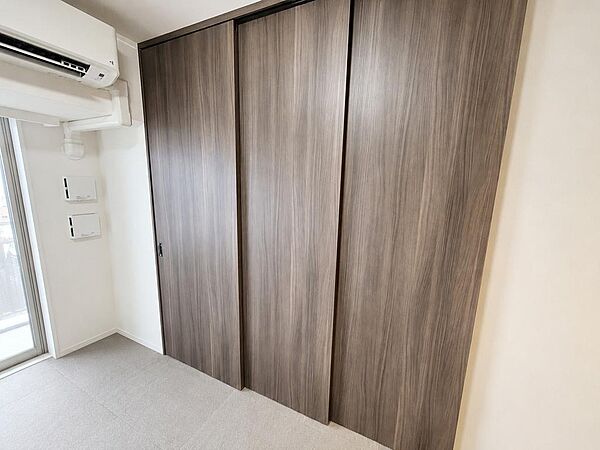 お部屋をフレキシブルに使える空間設計。洋室扉は開け閉めの際にスペースを無駄にすることがない引戸。扉を開放することで、リビングダイニングと洋室は、広々とした1空間とすることも容易にできます